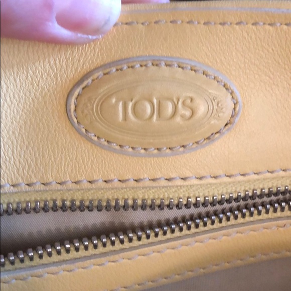 Tod’s butter yellow “princess Diana” bag - Picture 4 of 7